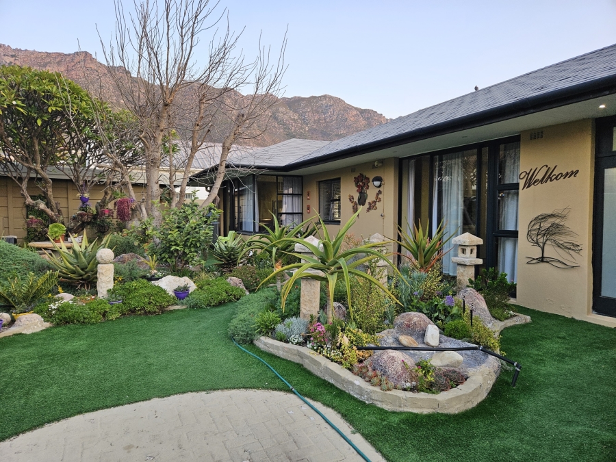 3 Bedroom Property for Sale in Gordons Bay Central Western Cape